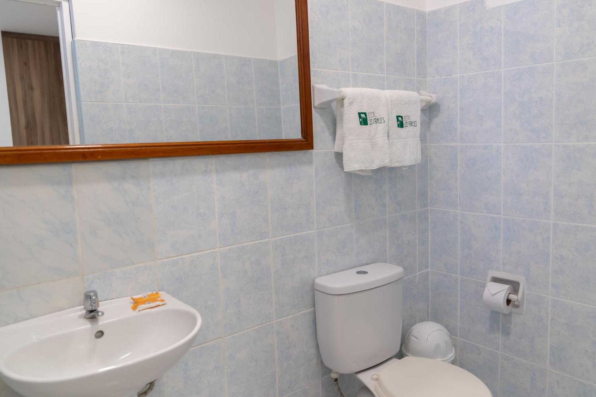 Hostal Los Frayles ปารากัส ภายนอก รูปภาพ