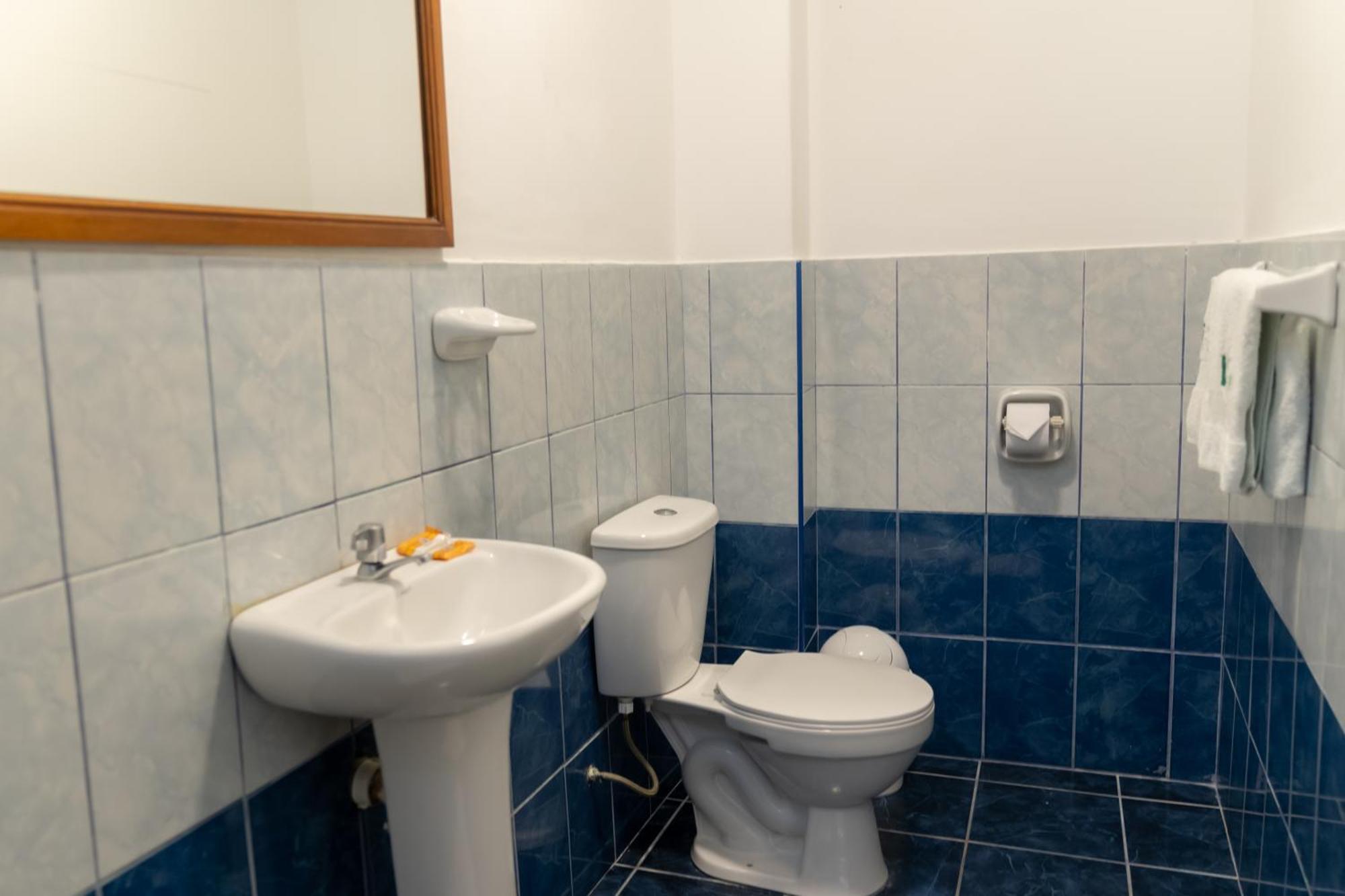 Hostal Los Frayles ปารากัส ภายนอก รูปภาพ